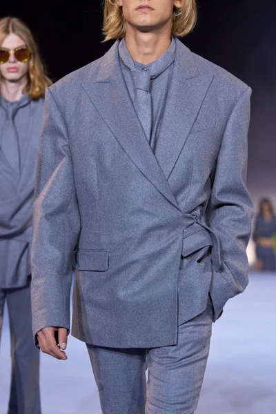 Look 12